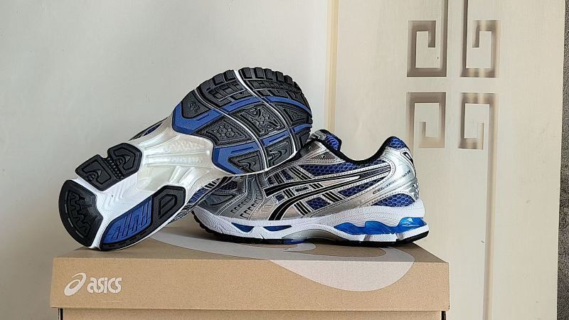 ASICS GEL-KAYANO 14 Sneakers