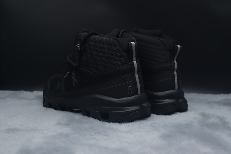 ON Cloudrock Low WP – Waterproof Low-Top Hiking Shoes